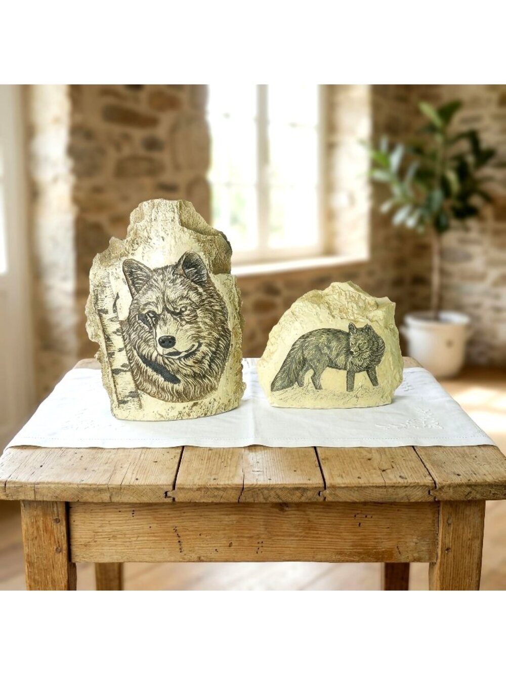 Wolf Table Plaques Set of 2 Detailed Faux Stone Resin Decor